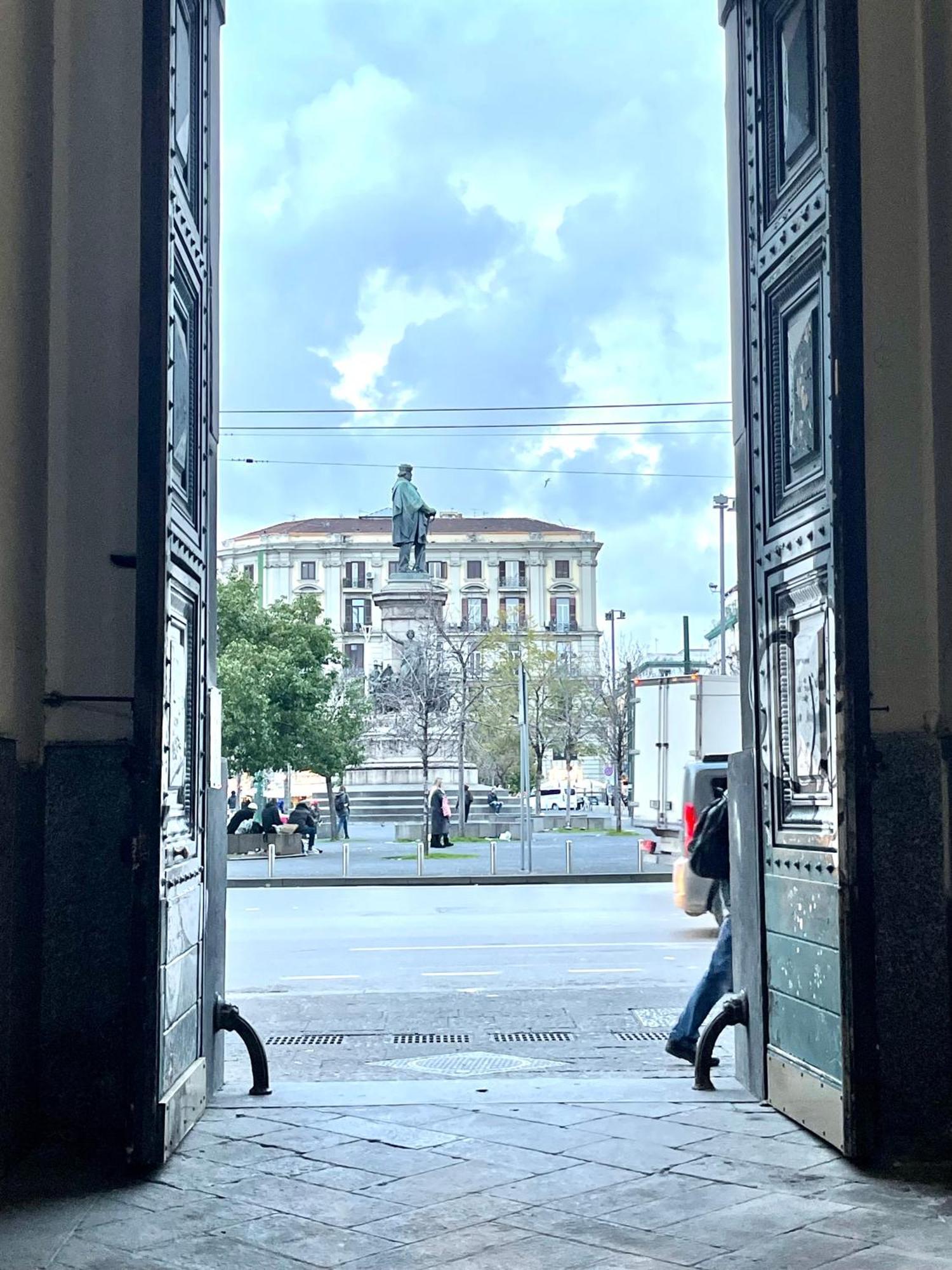 House Piazza Garibaldi By Loveinthetravel Napoli Bagian luar foto